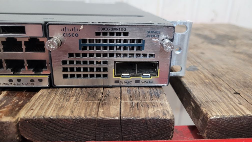Комутатор Cisco + Модуль Cisco.
