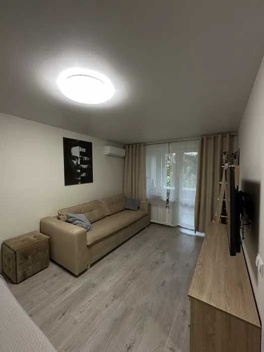 Двокімнатна квартира за адресою Олега Мудрака, 41.