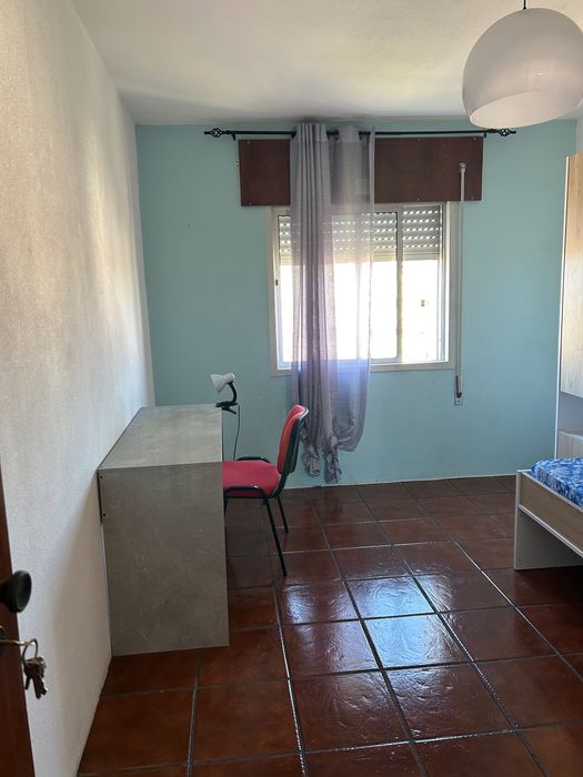 Arrenda-se quarto