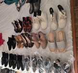 Vários sapatos e tênis novos