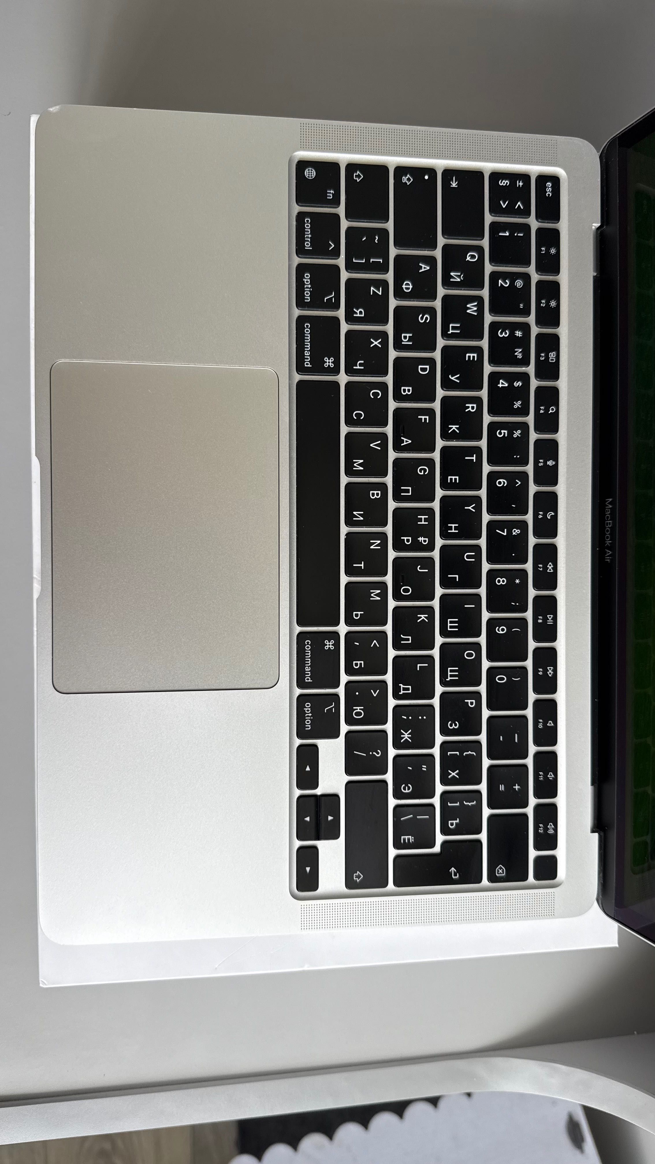 MacBook Air 13″ (2020, M1, 8 ГБ/256 ГБ)