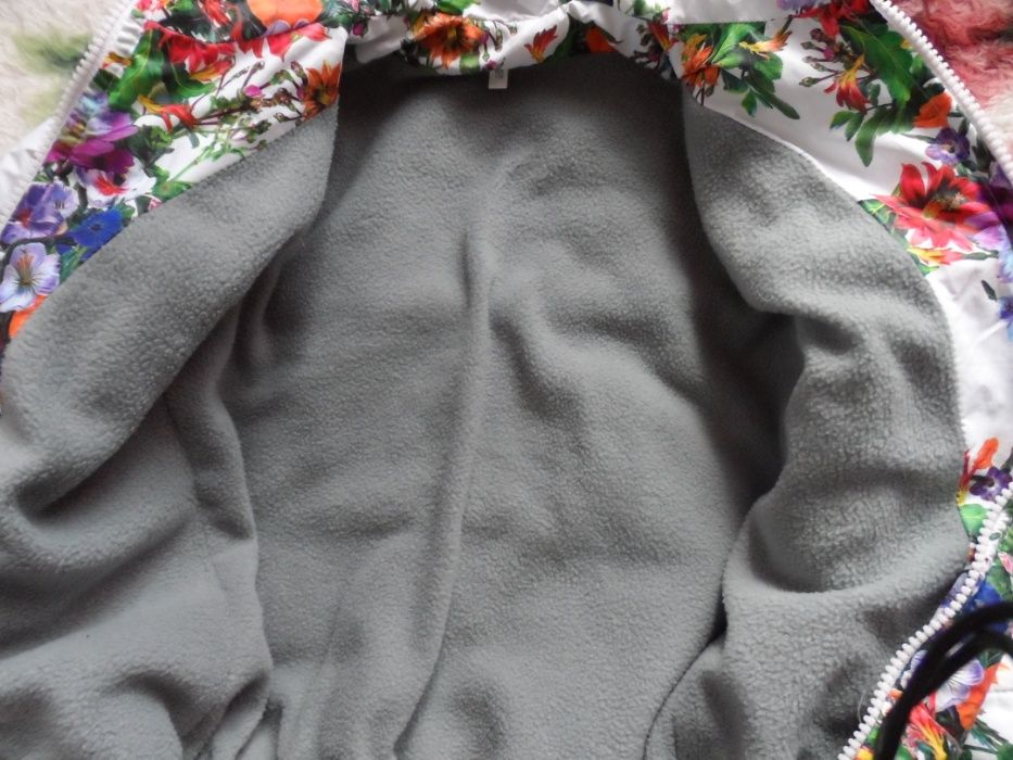 Продам курточку для дівчинки демі