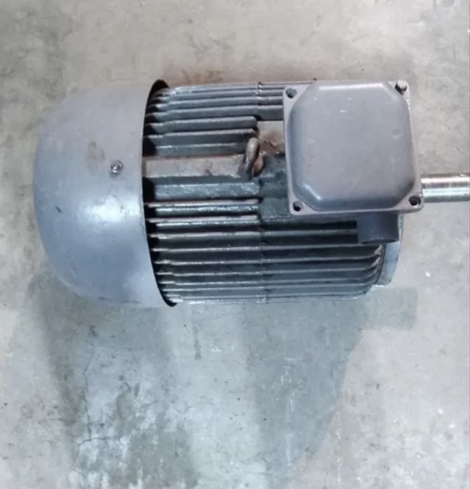 Електро двигун 980 обертів 7.5 кв