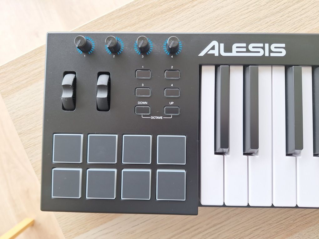 Teclado controlador midi Alesis V49