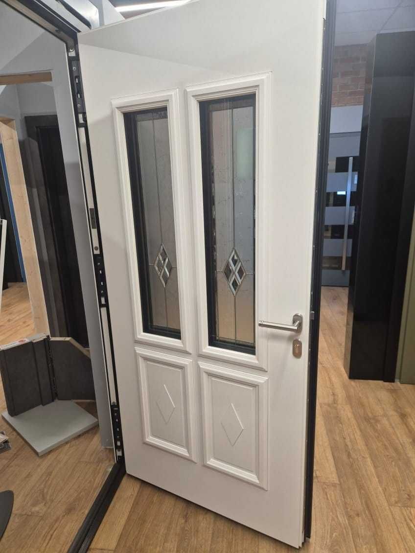 Drzwi klasyczne zewnętrzne Aluminiowe PIRNAR 90 Lewe z witrażem