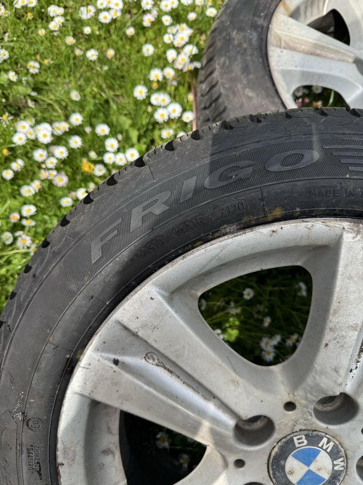Dwie felgi bmw z oponami zimowymi 16
