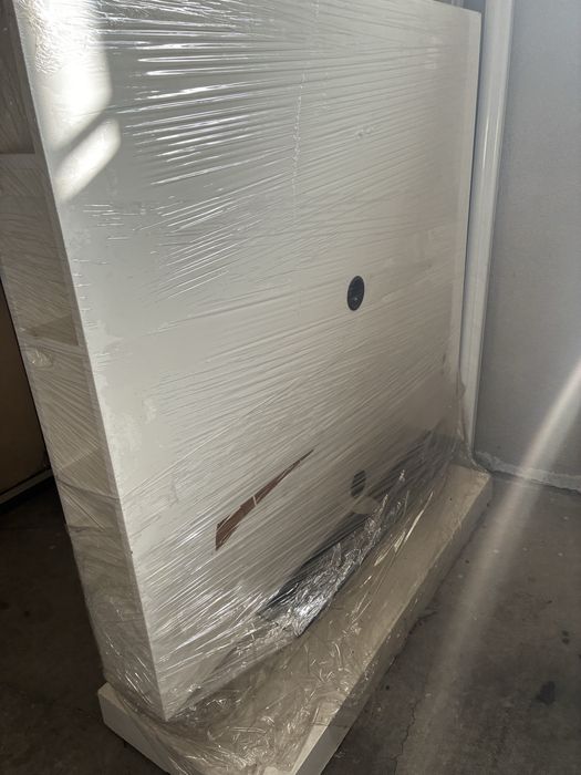 Movel TV alto ,madeira maciça