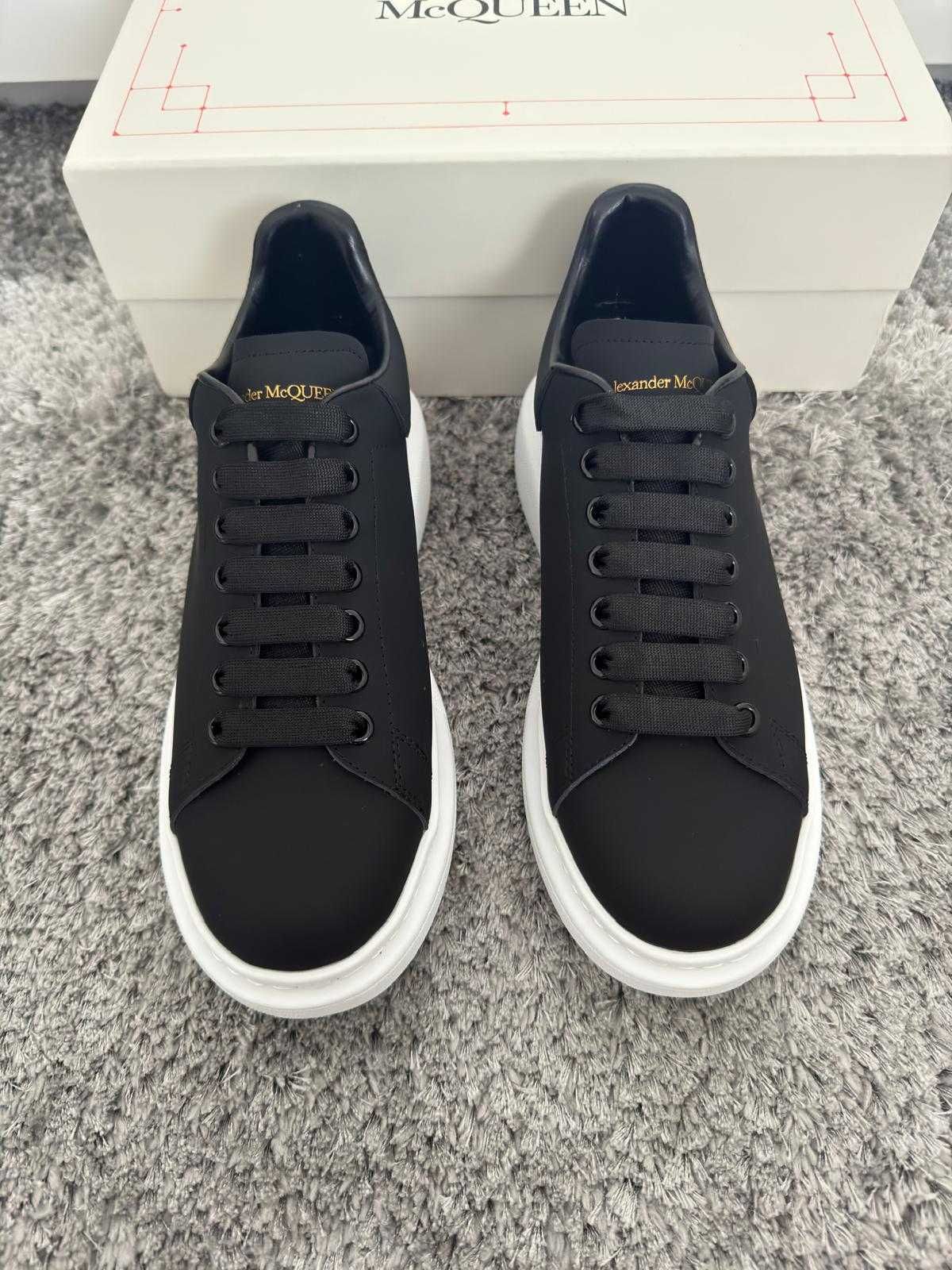 Ténis Alexander Mcqueen pretos