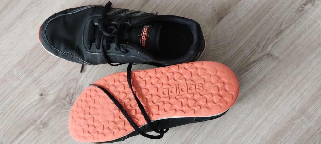 Buty Adidas chłopięce VS Switch rozmiar 40 wkładka 24