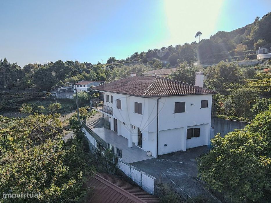 Moradia T5 para venda