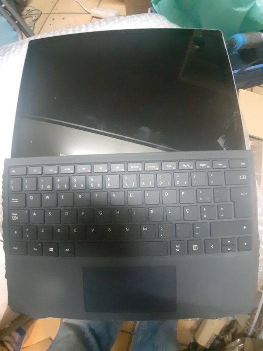 Seis computadores portáteis para reparação