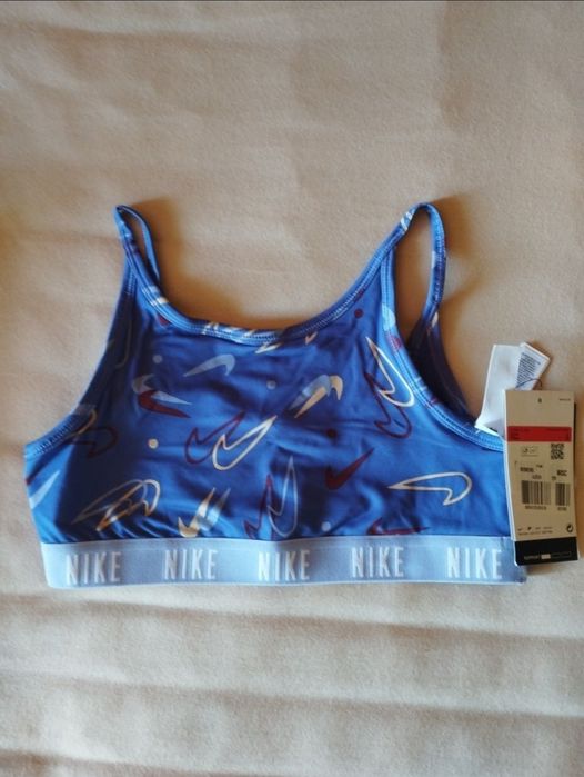 Спортивний топ Nike на дівчинку-підлітка