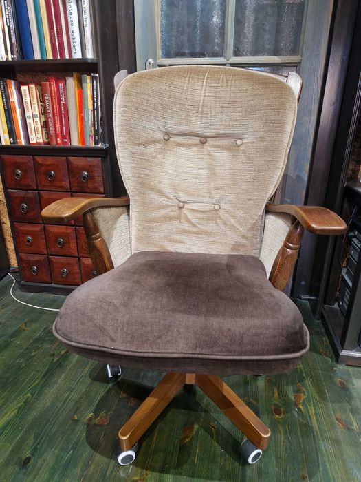 Fotel obrotowy z  dębiny-stan idealny