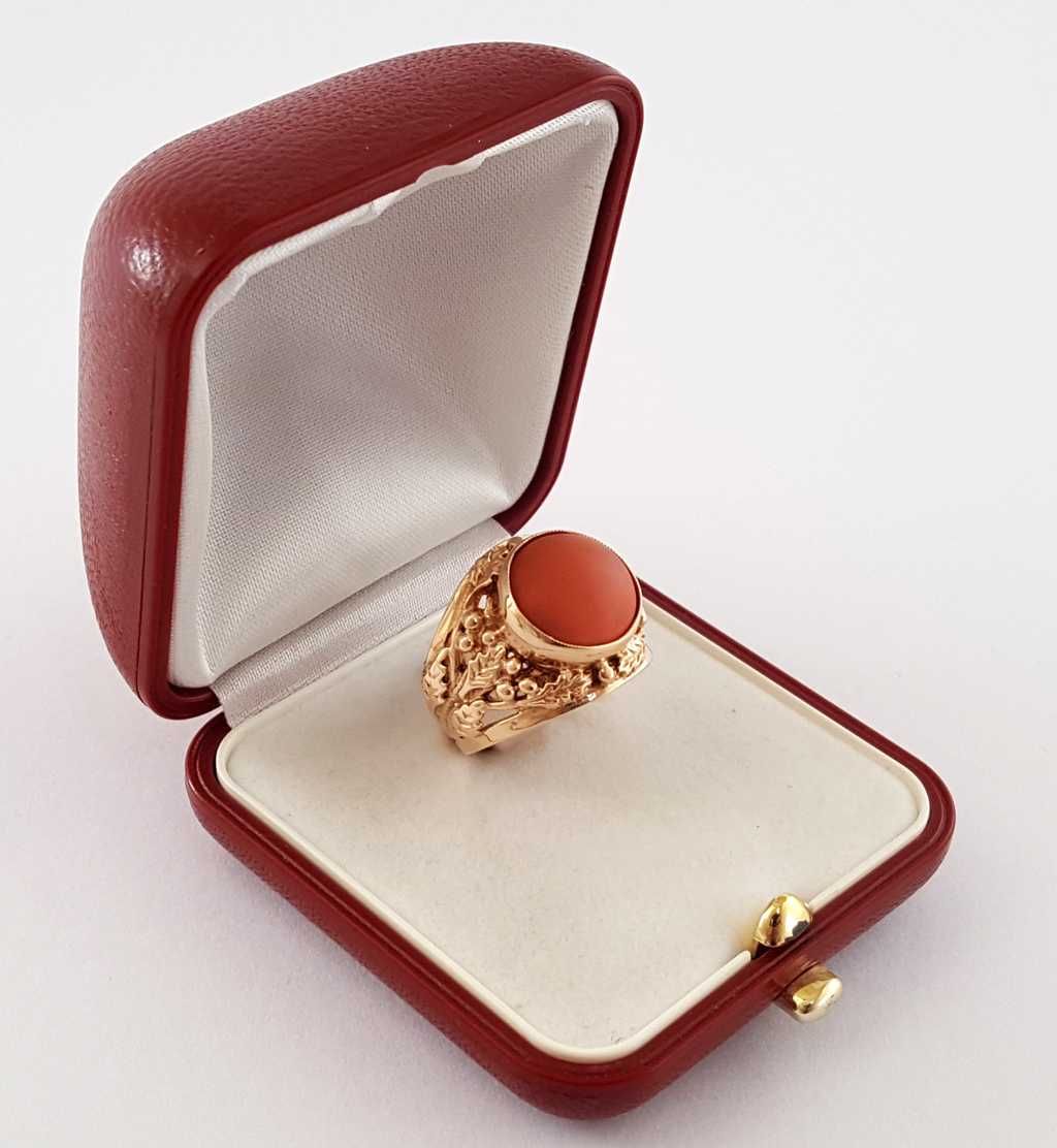 Złoty pierścionek z naturalnym koralem - WARMET z lat 1963 - 86