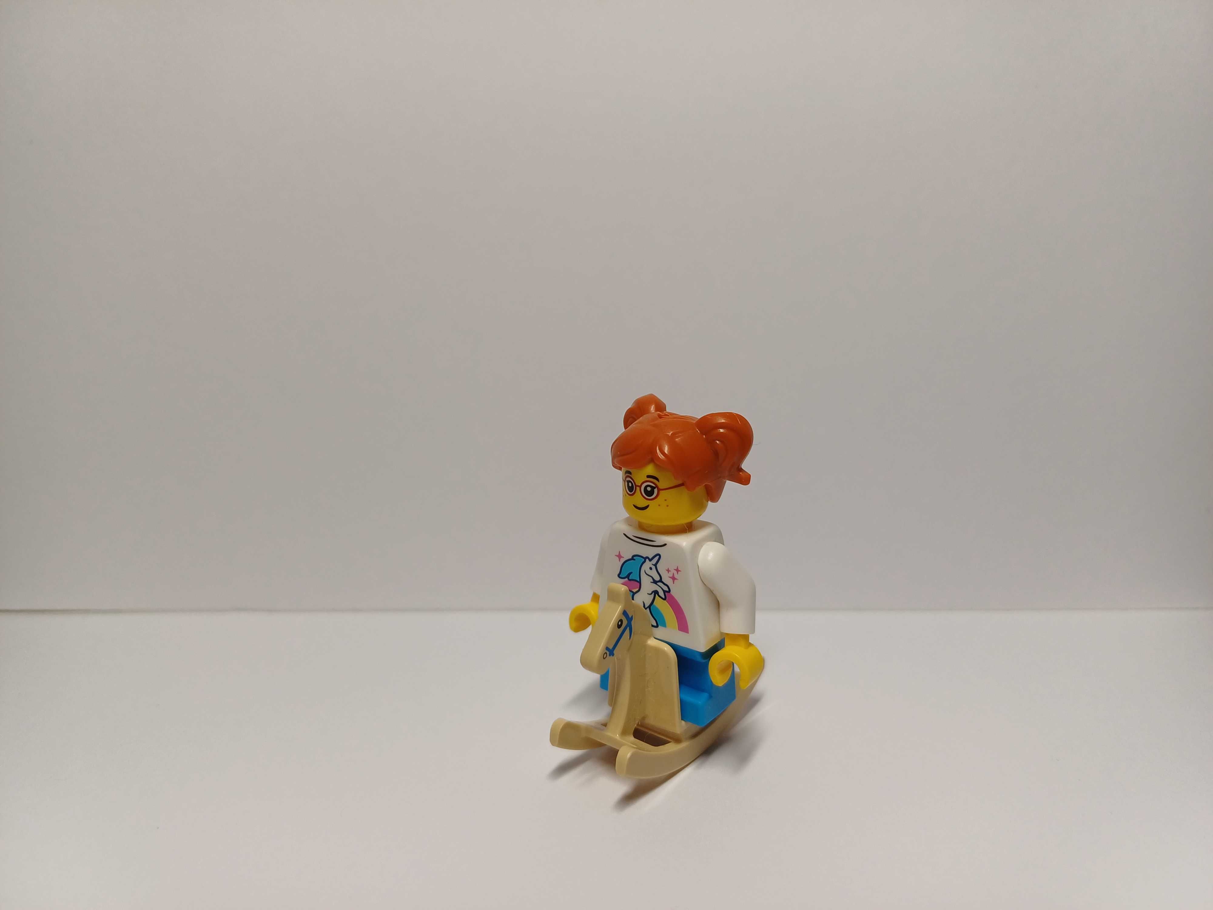 Figurka Lego z serii 24 dziewczynka z konikiem na biegunach