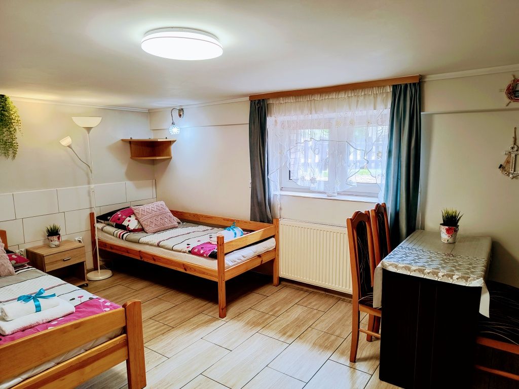 Pokój 3 os, suterena,"piwniczka"