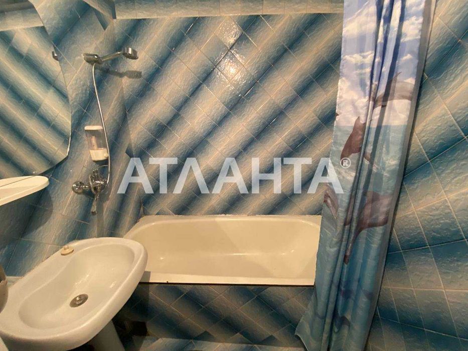 В продаже 3х комнатная с мебелью и техникой. Отличная локация.