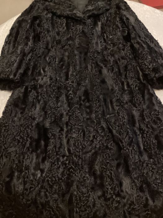 Futro czarne długie karakuły