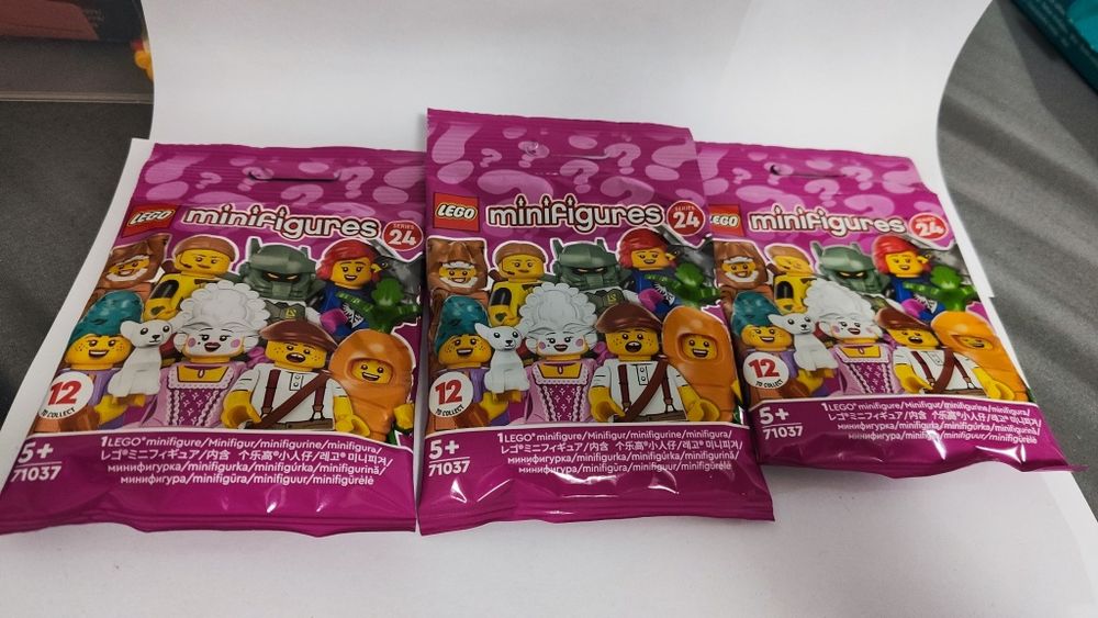 LEGO Series 24 Brown Astronaut Space Baby LEGO 71037