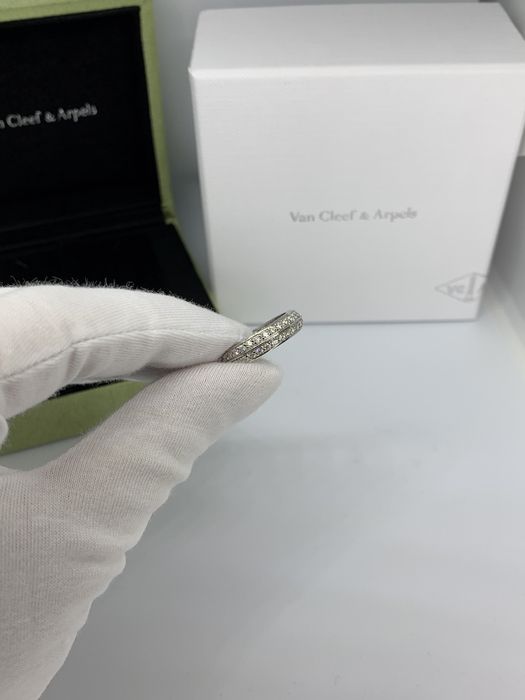 Бриллиантовое кольцо в стиле Ван Клиф