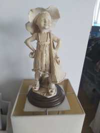Figurka rzeźba dziewczynka z alabastru okazja Katowice