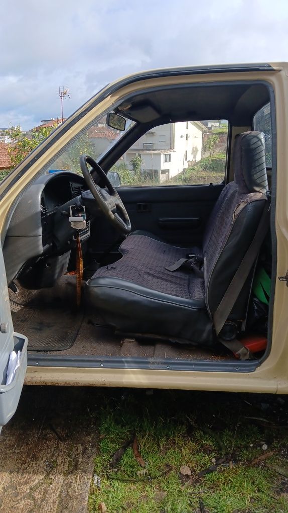 Toyota Hilux 31LN85 
ano 95 e a cilindrada é de 2. 500 em bom es