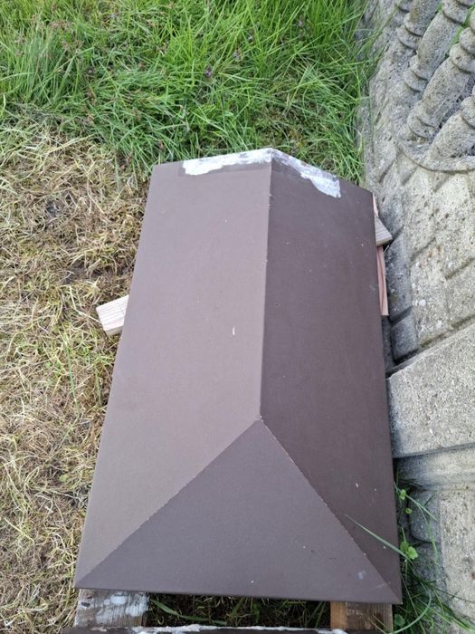 Daszki betonowe trójspadowe, parapet betonowy, zakończenie muru