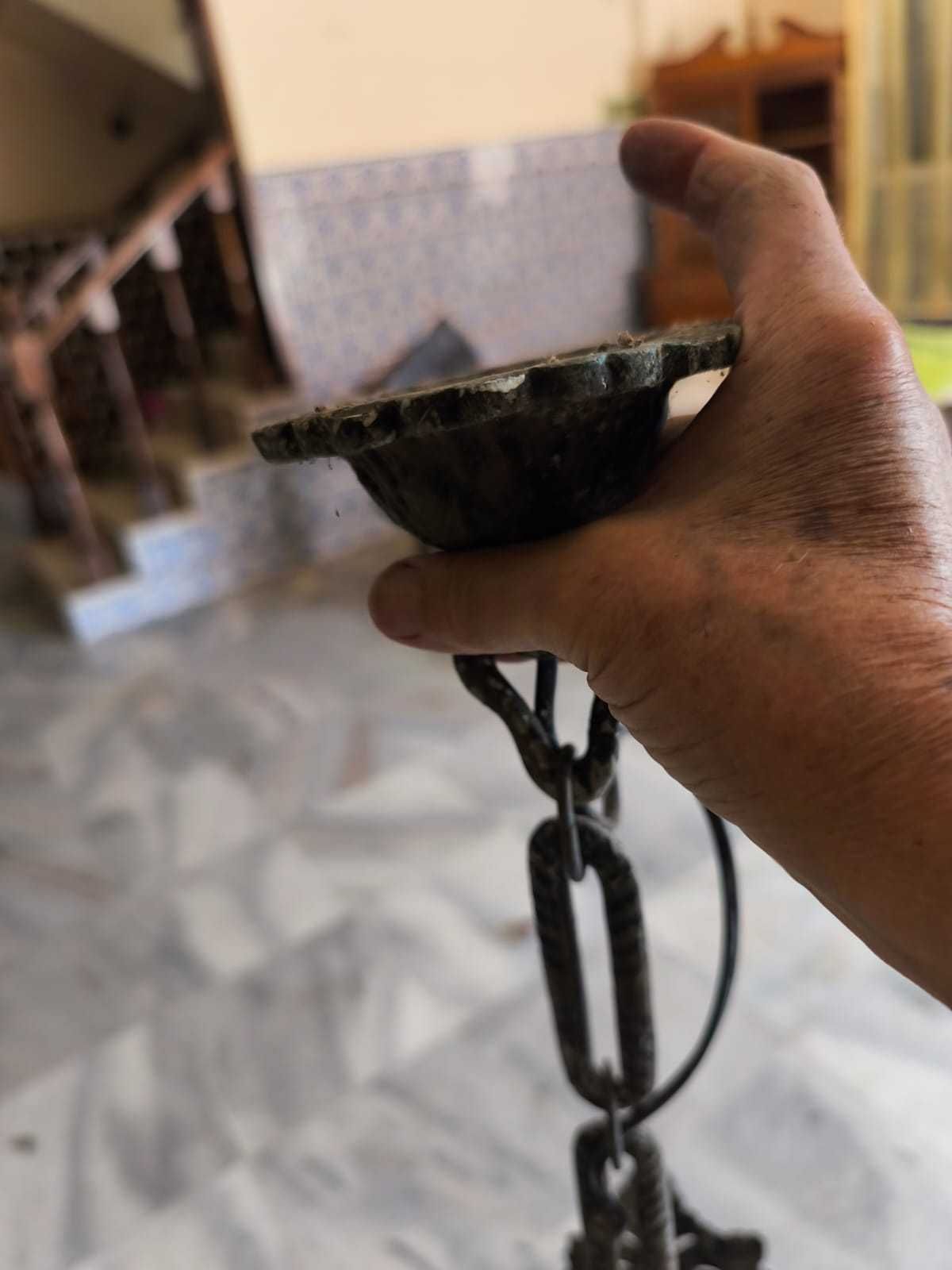 Lanterna antiga em latão