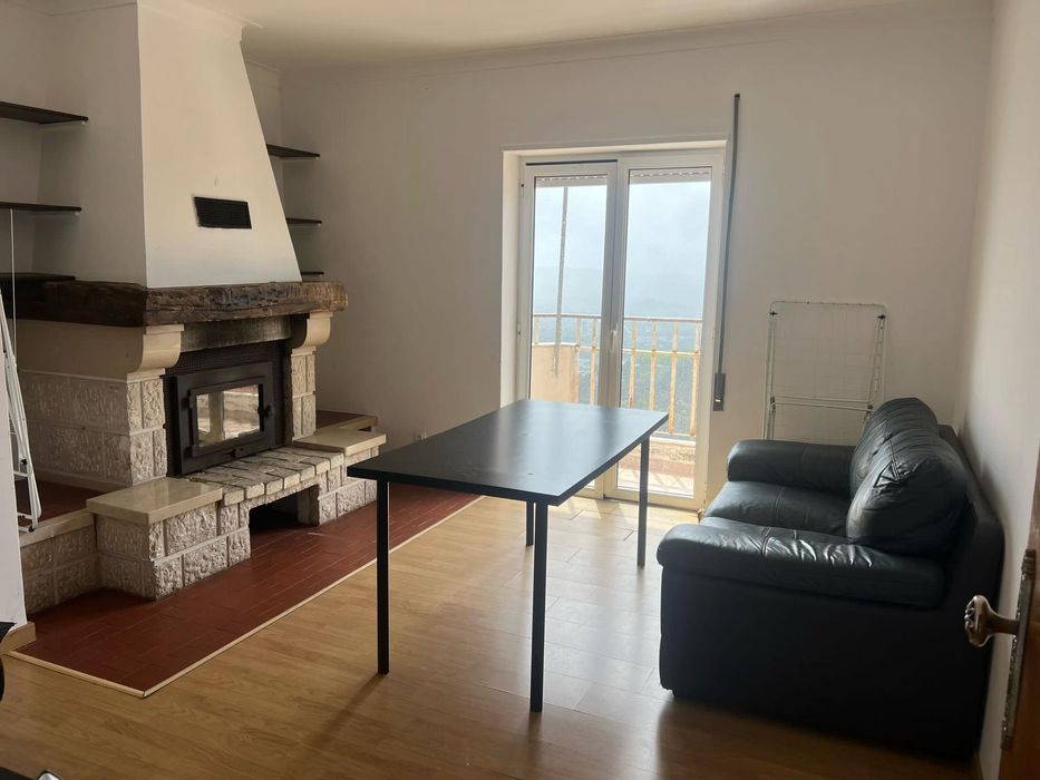Apartamento T4, 2 casas de banho, para arrendar na Covilhã