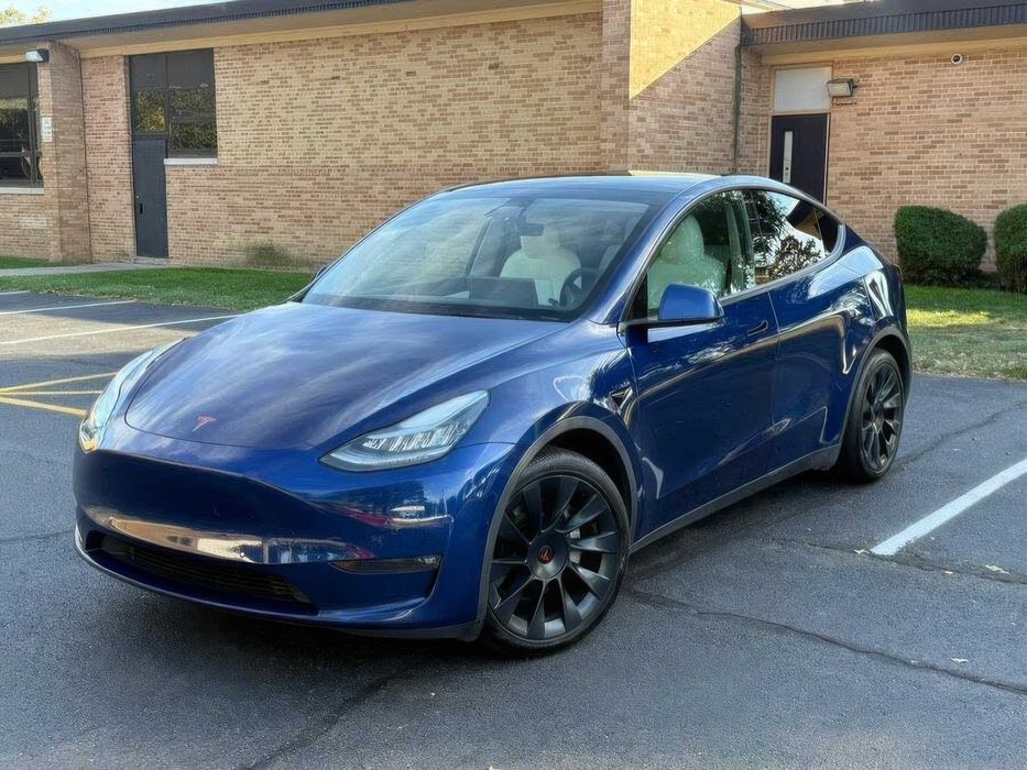 Tesla Model Y Long Range      2021