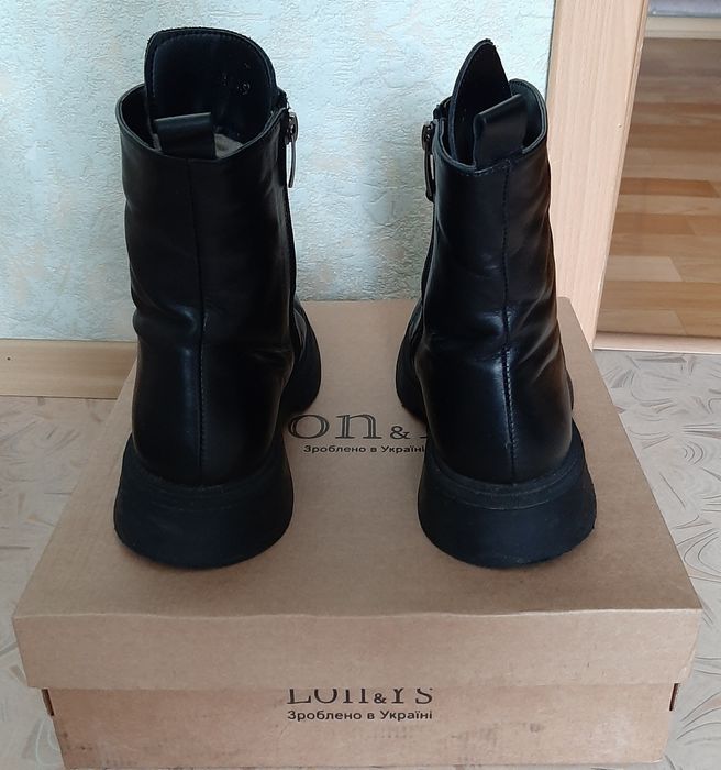 Кожані зимові жіночі чоботи