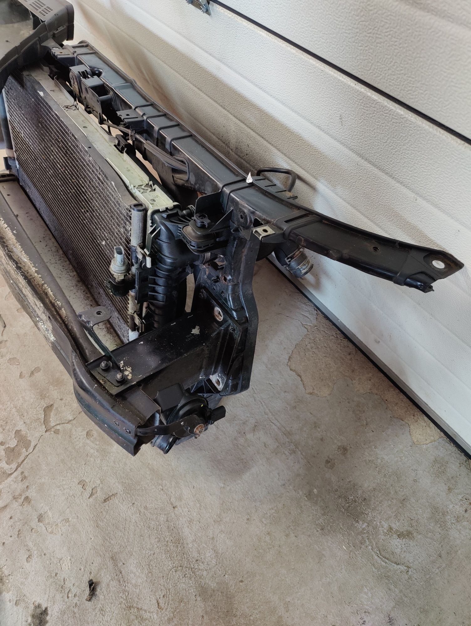 Pas przedni wzmocnienie chłodnice intercooler Audi a4 b8 3.0 2.7 TDI