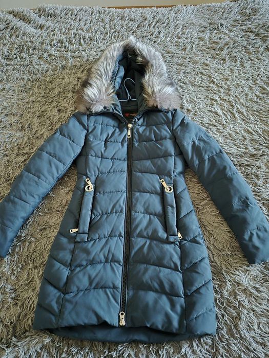 продається куртка зимова