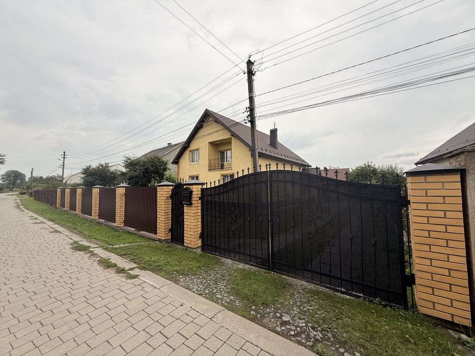 Продаж будинку поруч зі Львовом