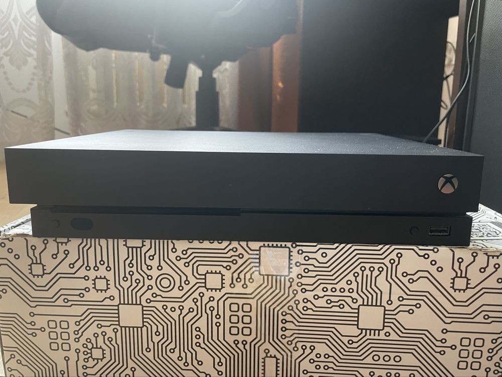 XBOX ONE X 1TB 4K + kinect + pad + 4 gry ( just dance 2022)