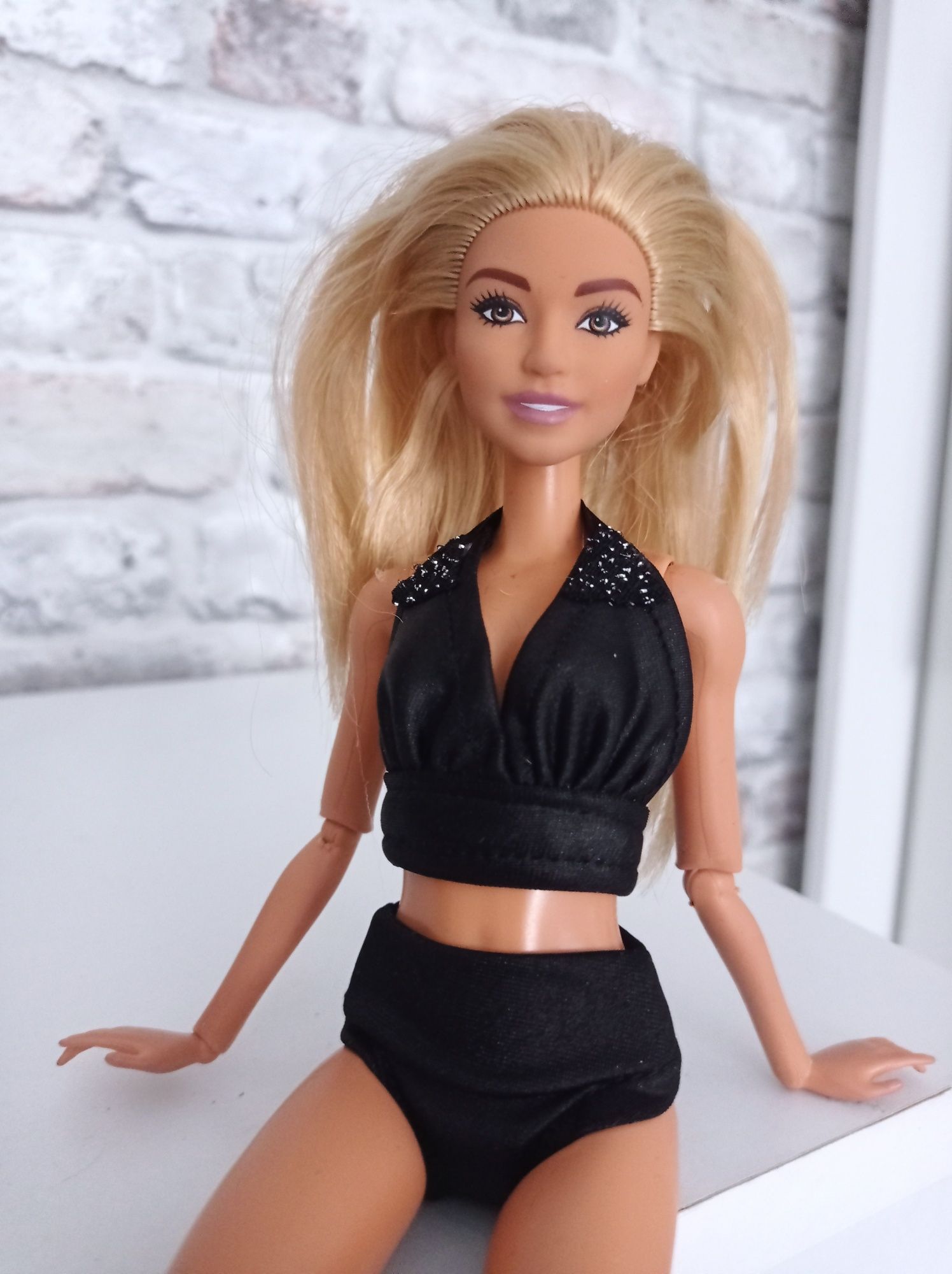 Czarne bikini dla Barbie