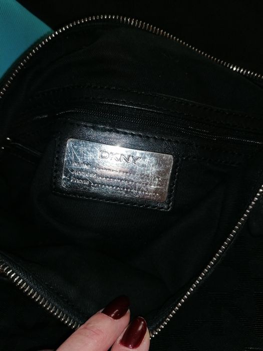 Linda mala DKNY preta