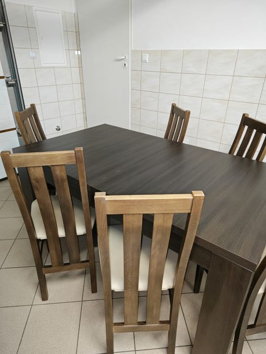 Stół kuchenny z 6 krzesłami – rozkładany, 210 cm po rozłożeniu