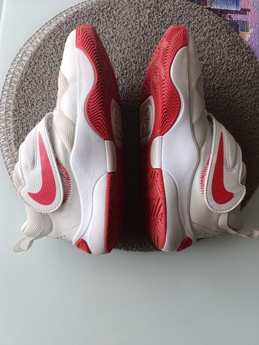 Buty Nike Team Hustle d11 rozmiar 37,5