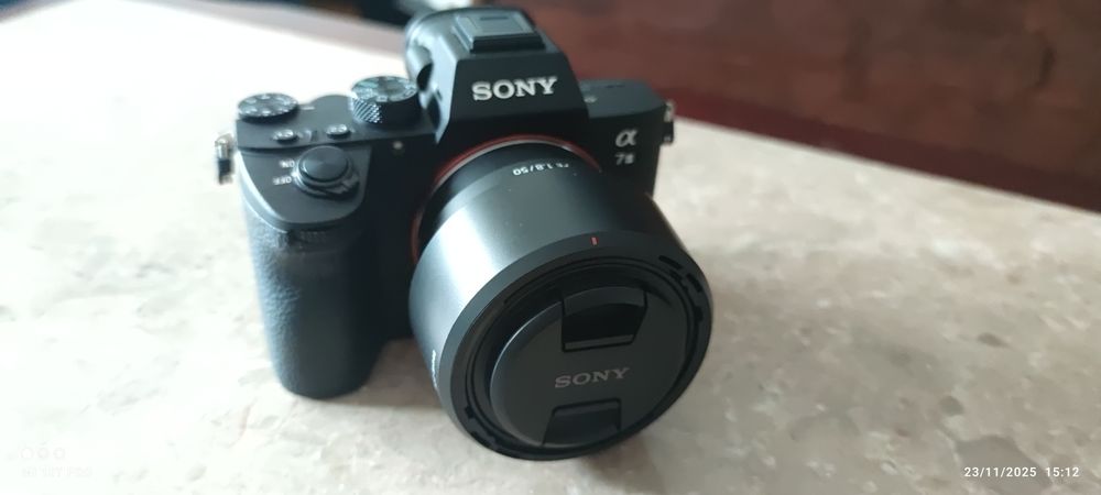 Máquina fotográfica Sony ILCE-7M como nova tem pouco uso.