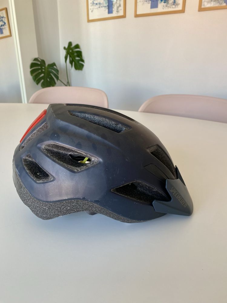 Capacete Specialized Youth MIPS 52-57 cm com luz LED
