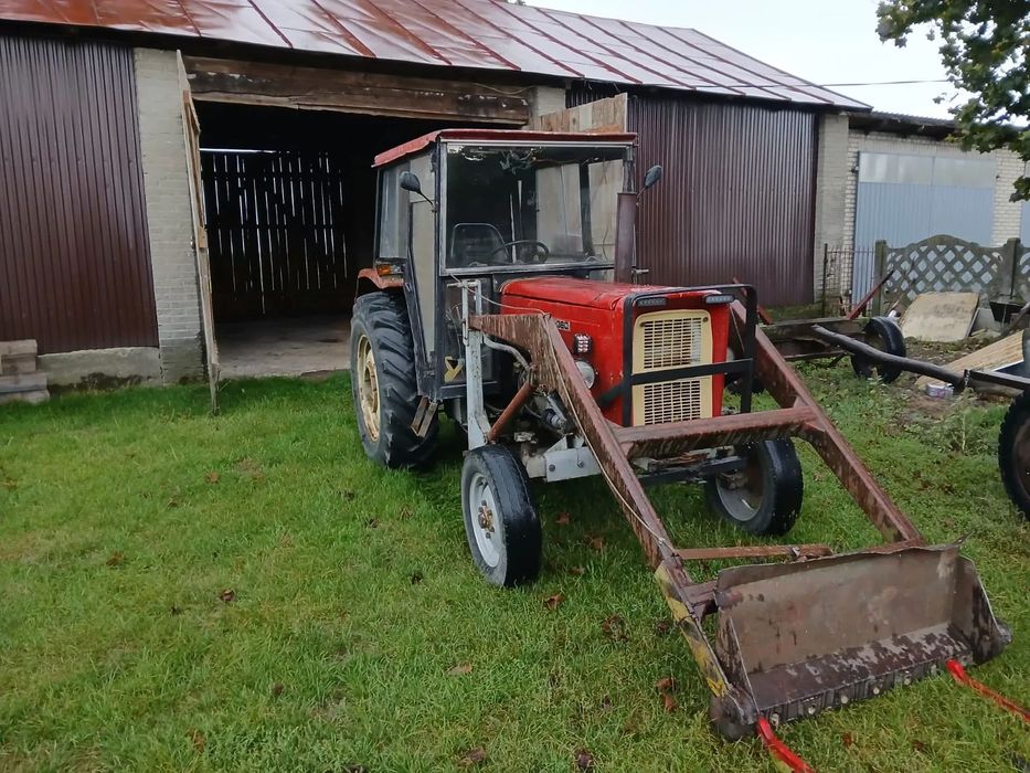 Ursus C-360  Ursus C-360 z czołowym ładowaczem, ubezpieczony, zarejestrowany.