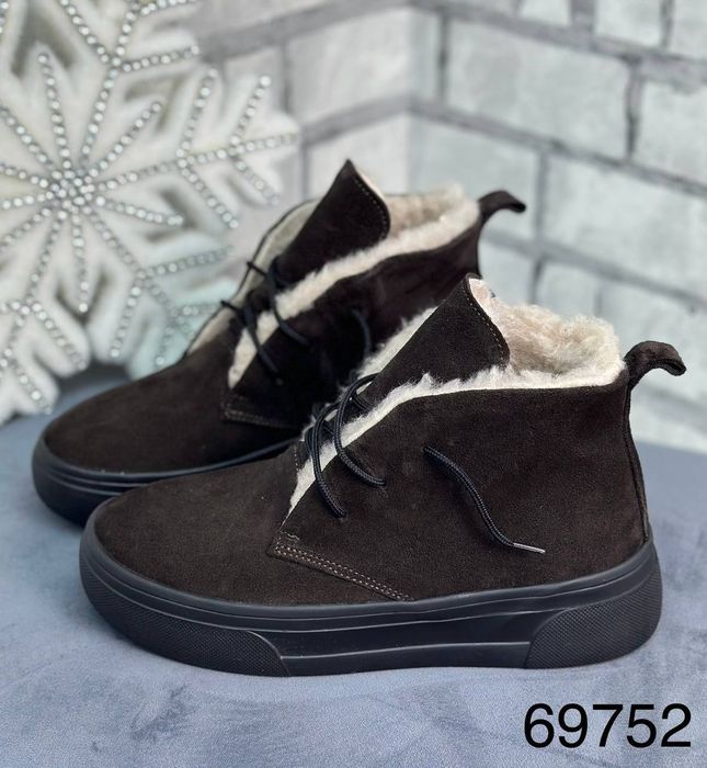 Жіночі шкіряні зимові черевики в кольорах