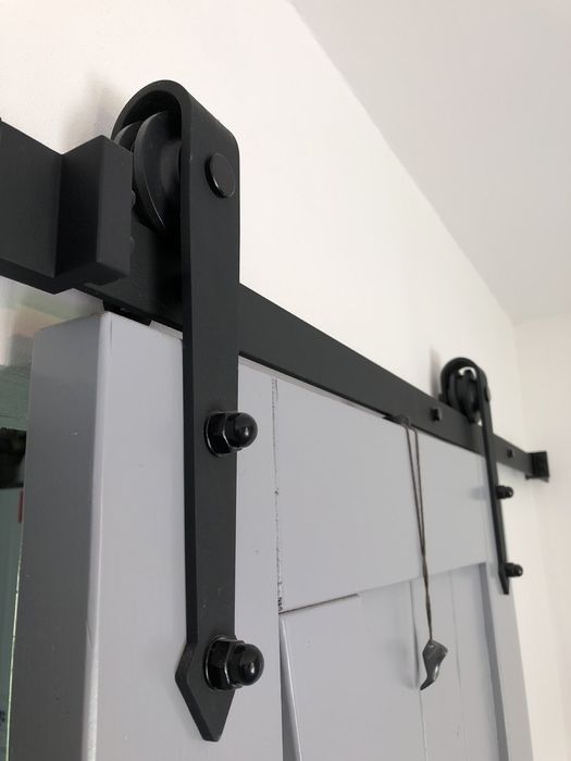 Підвісна система для розсувних дверей