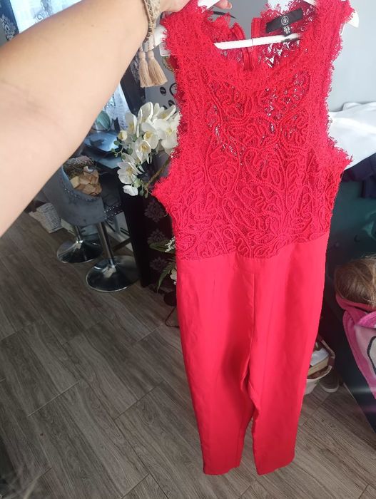 Czerwony kombinezon r40 L z koronką