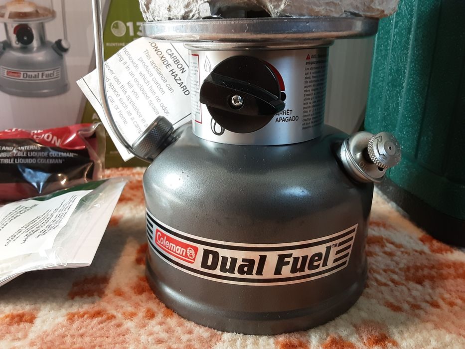 Лампа Coleman Premium Dual Fuel 285A Series (700 люмен) на топливе