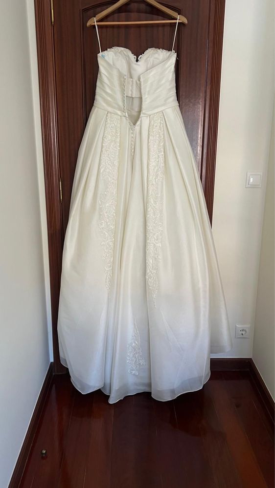 Vestido de Noiva + Véu — Oferta do Saiote!