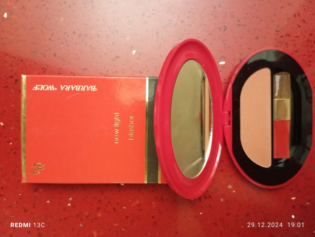 Подводка для глаз, кар-ш для губ,тушь роз. Maybellin+eсть набор,+румян