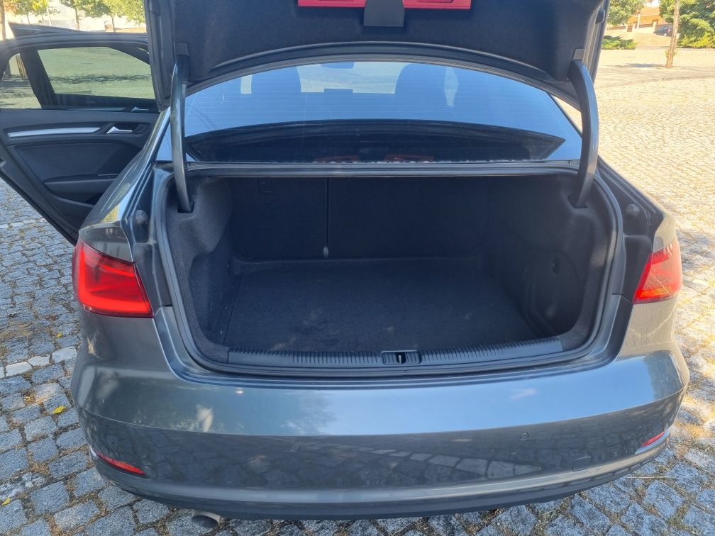 Audi A3 Limousine 1.6 TDI Atrraction