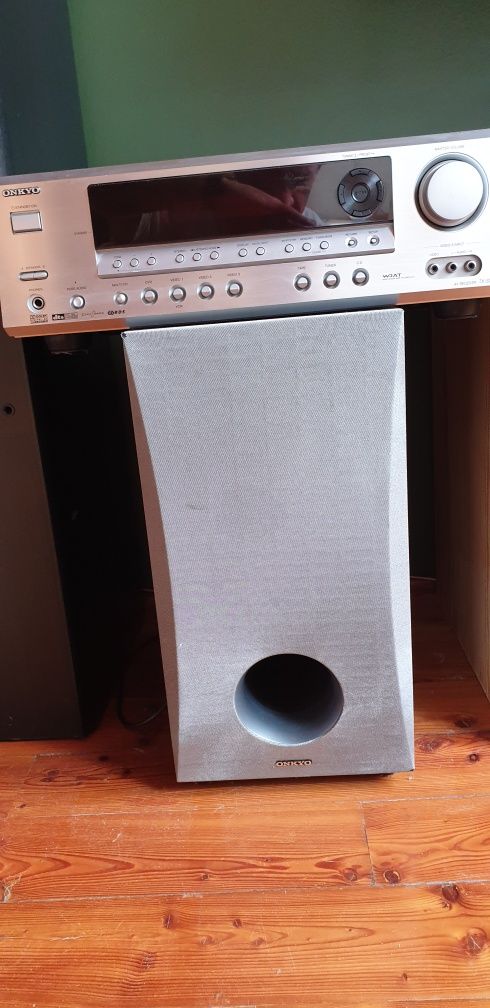 Amplituner Onkyo 7.1 + sundbar i subwoofer
